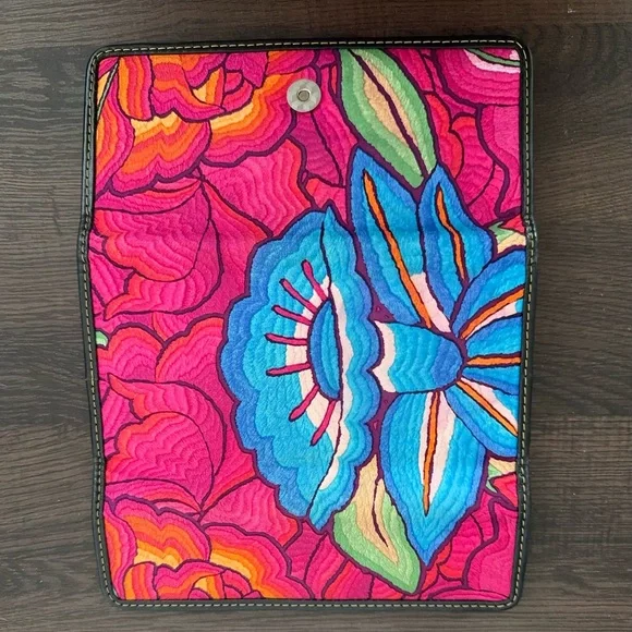 Pineda Covalin Designer Wallet – Multicolor | Silk & Leather 🌺 - Picture 3 of 6